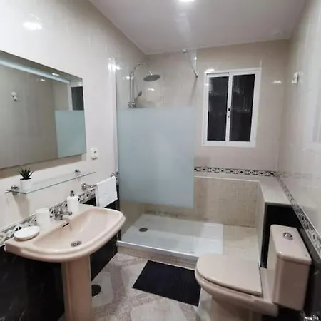 Cdz - Arteaga- Two With Queen Bed * Cadix