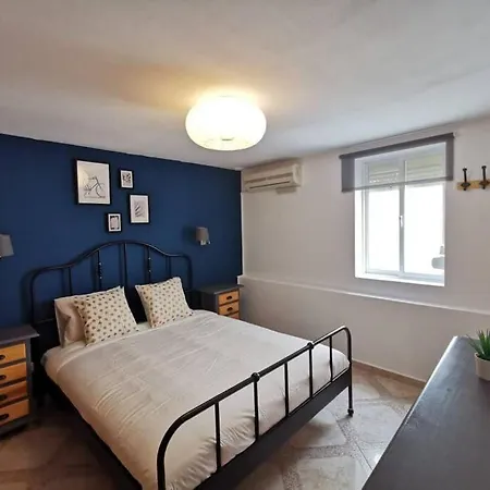 Cdz - Arteaga- Two With Queen Bed Apartment *