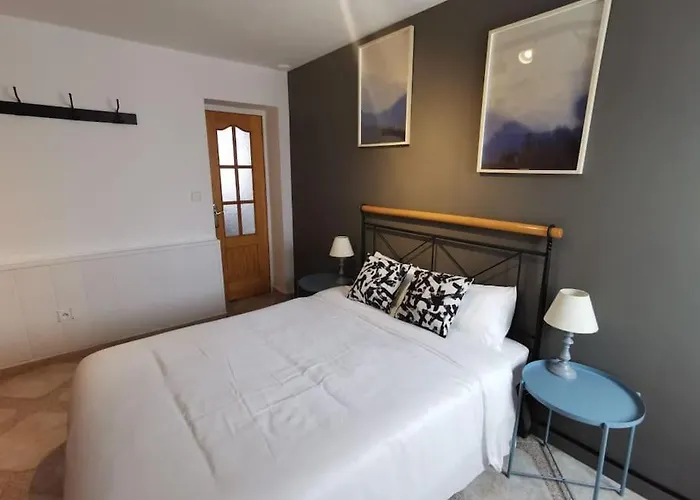 Cdz - Arteaga- Two With Queen Bed Apartment *